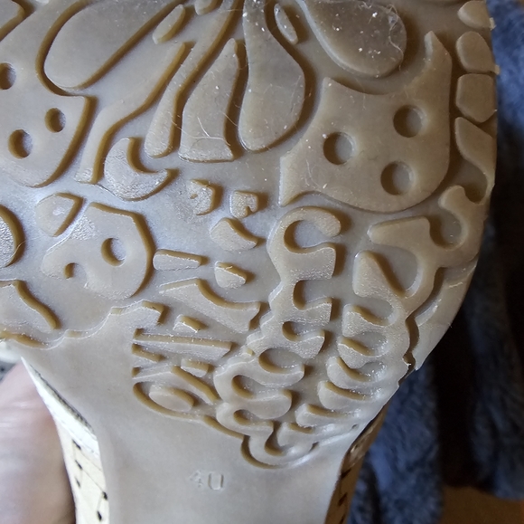 Size 40 Gold Button Cream & Taupe Flowered Shootie - Picture 6 of 16